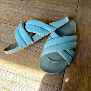 Olukai puffy slides Size 11 in teal